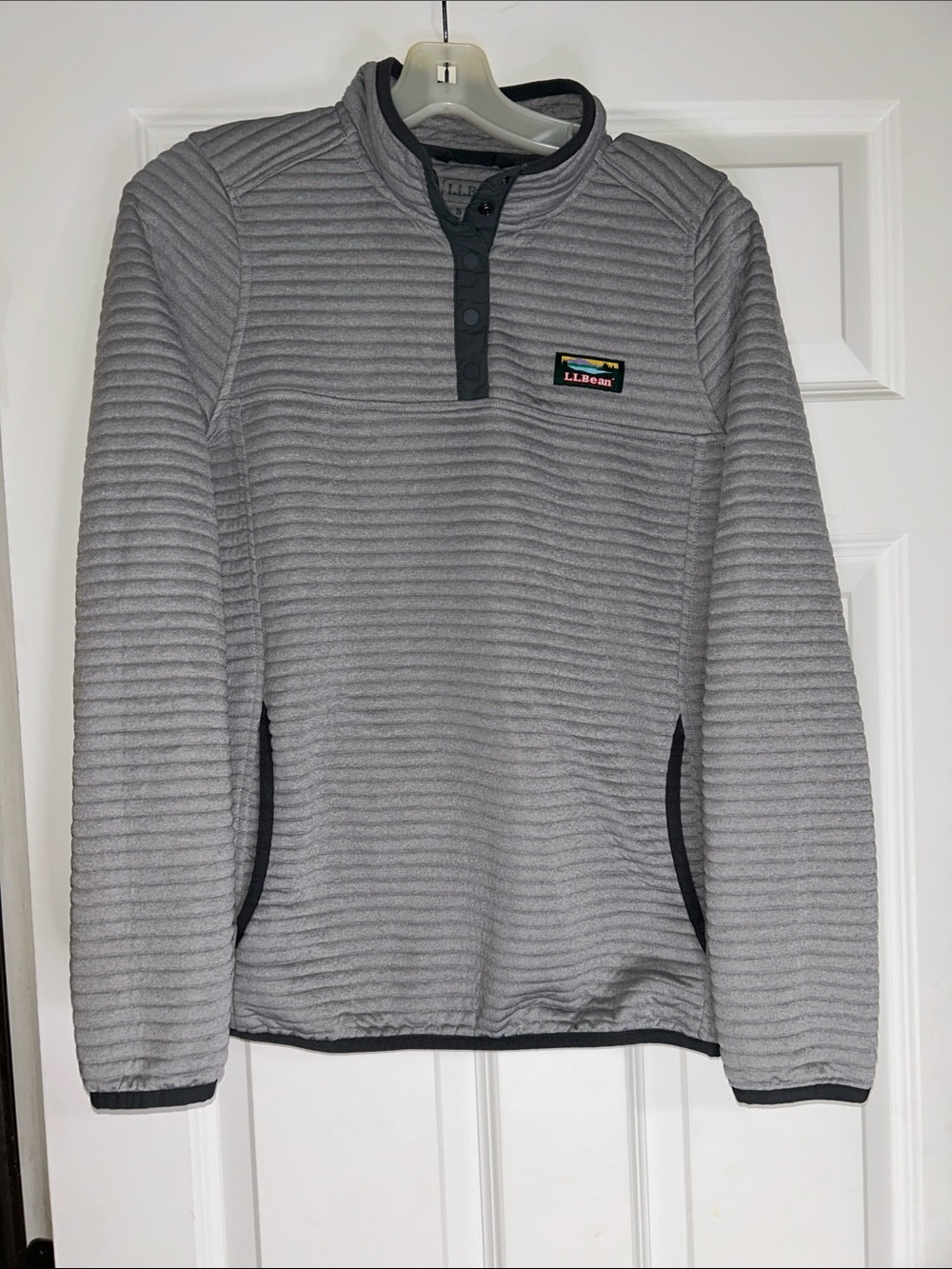 L.L. Bean Men's Light Gray Quilted Snap Pullover